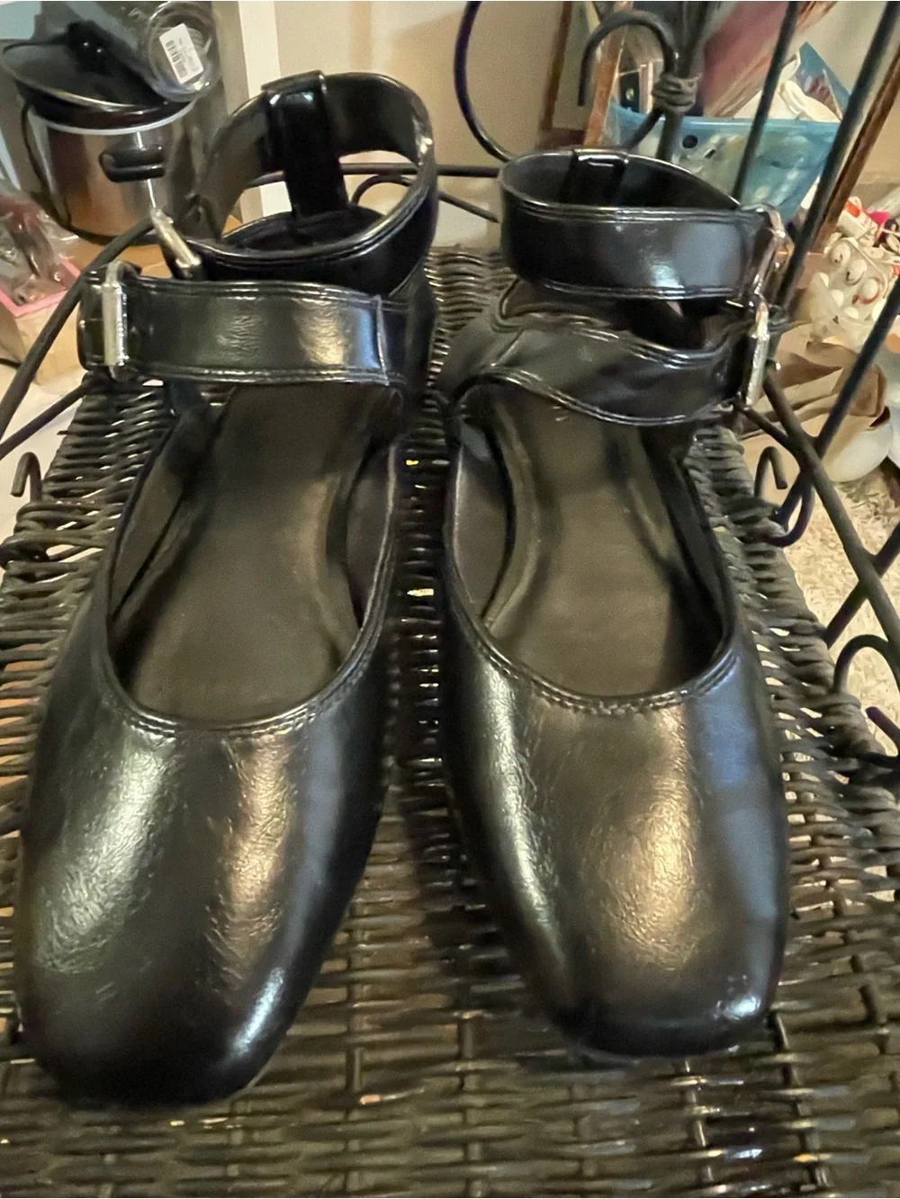 Black Ankle-Strap Ballet Flats Size 7 made by Old Navy. Super Cute